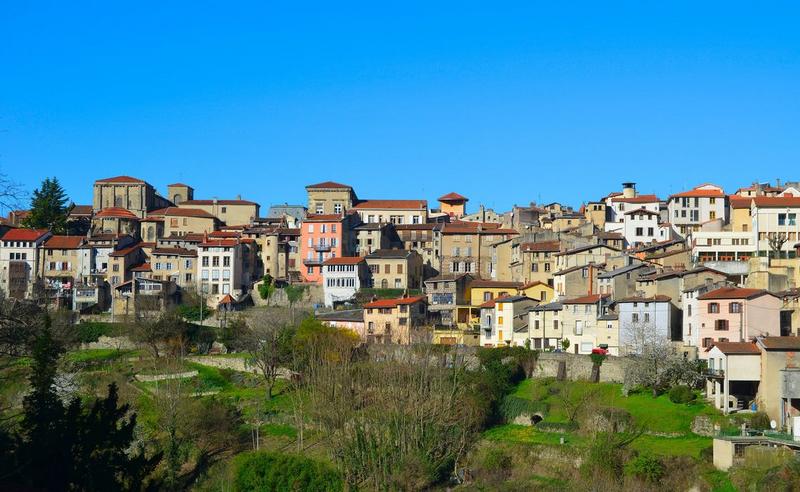 vue générale de la ville dans son environnement depuis l'Est