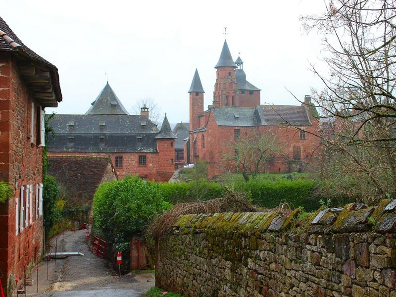 vue générale de l'église dans son environnement