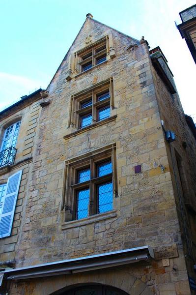 façade sur rue, vue générale