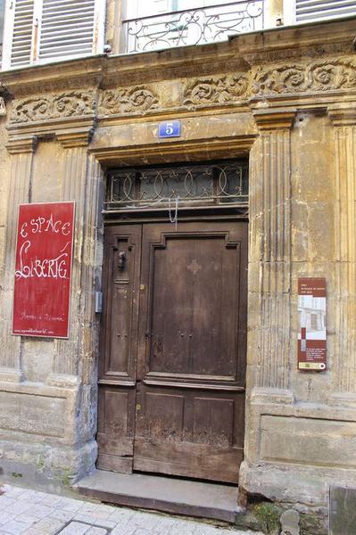 porte d'accès sur rue, vue générale