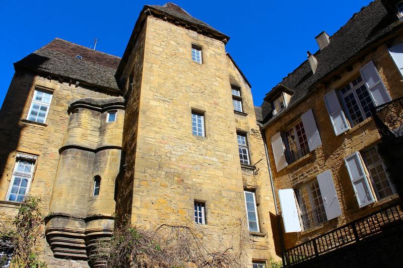 façade sur rue, vue générale