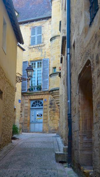 vue partielle de la façade sur rue