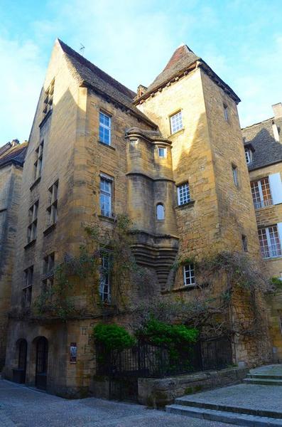 façades sur rue, vue générale