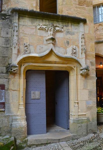 porte d'accès sur rue, vue générale