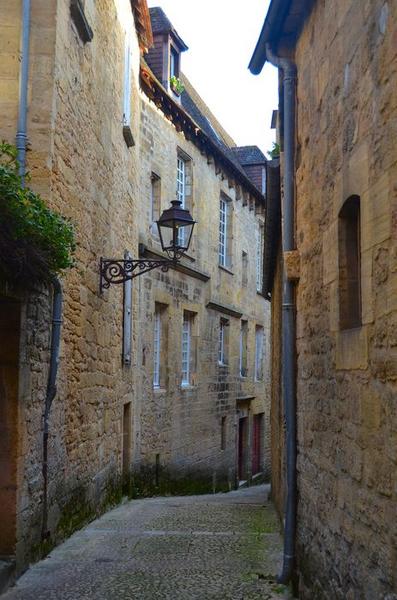 vue générale des façades sur rue