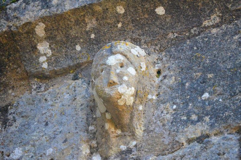 porche nord, détail d'un corbeau sculpté