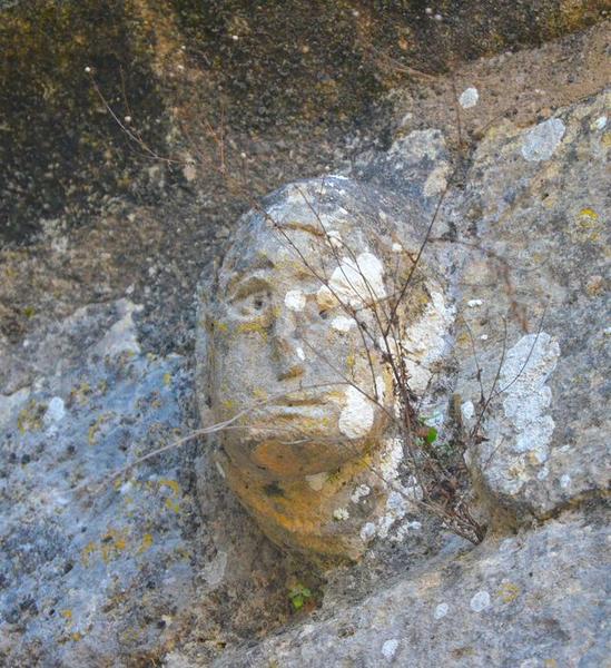 porche nord, détail d'un corbeau sculpté