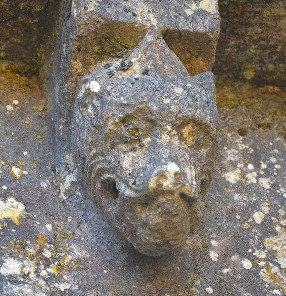 porche nord, détail d'un corbeau sculpté