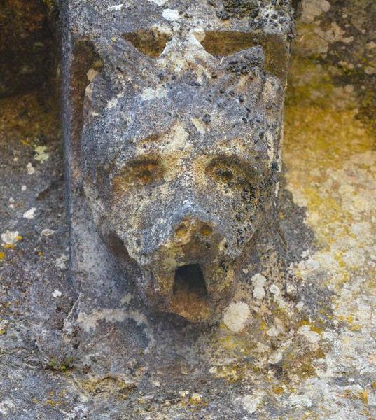 porche nord, détail d'un corbeau sculpté