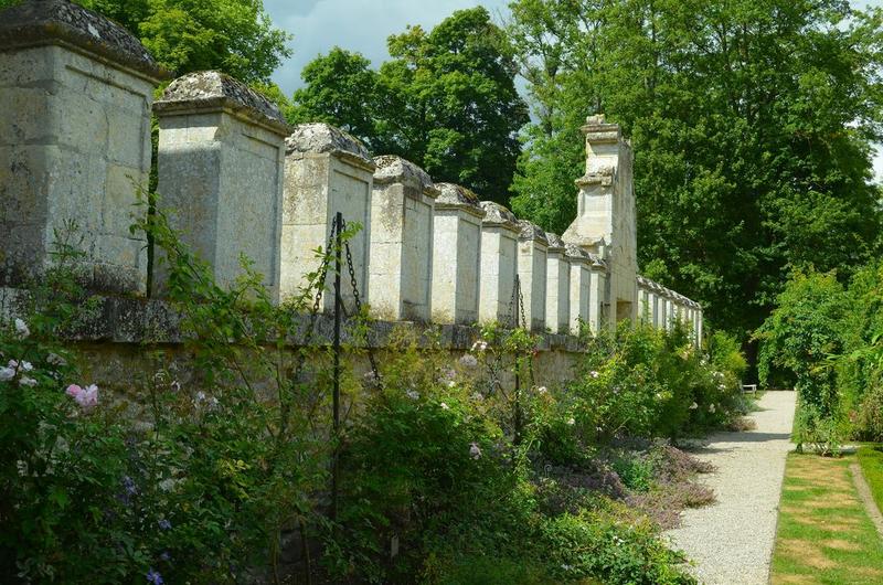 ensemble est du mur d'enceinte du parc, vue générale