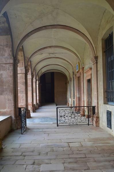 Ancien cloître, galerie sud, vue générale