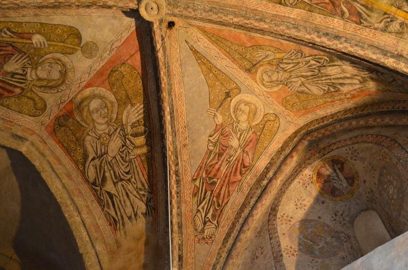 choeur, peintures monumentales des voûtes : anges portant les instruments de la Passion, vue partielle