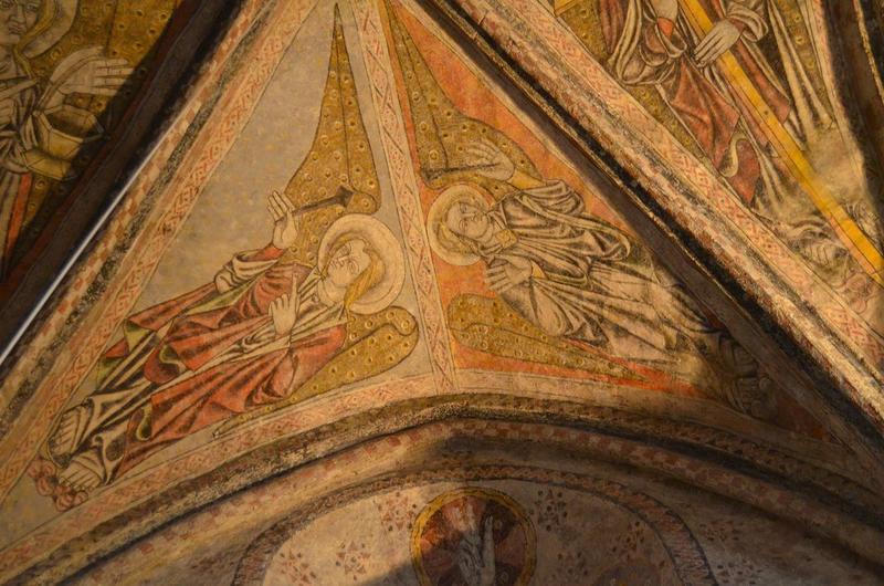 choeur, peintures monumentales des voûtes : anges portant les instruments de la Passion, vue partielle