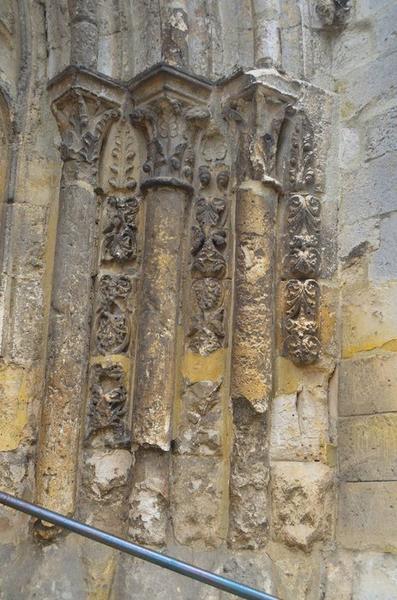 porche occidental, embrasement de droite, vue générale