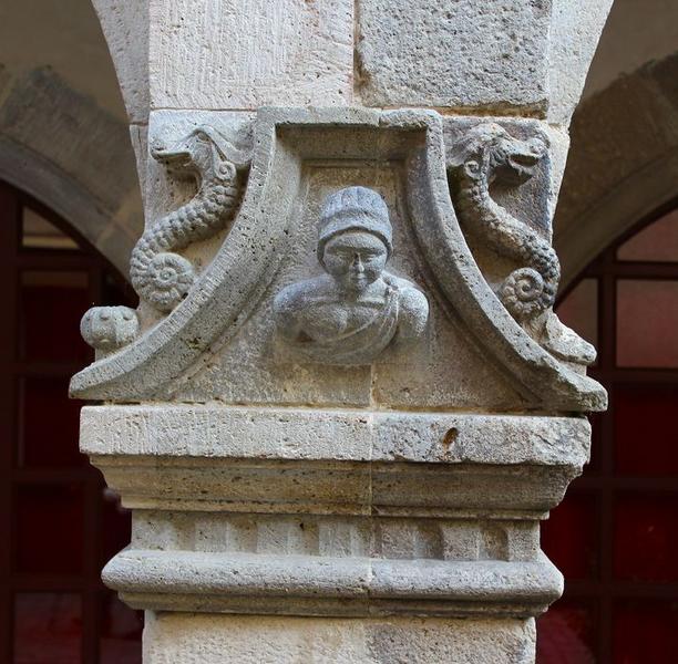 façade ouest, arcades du rez-de-chaussée, détail