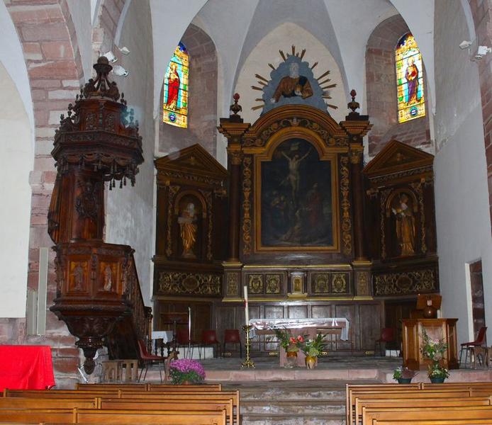 maître-autel, chaire à prêcher, vue générale