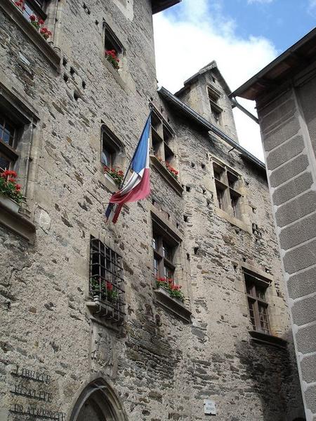 vue partielle de la façade sud sur rue