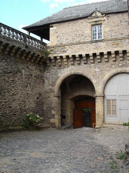 cour intérieure, porche d'accès, élévation sud, vue partielle