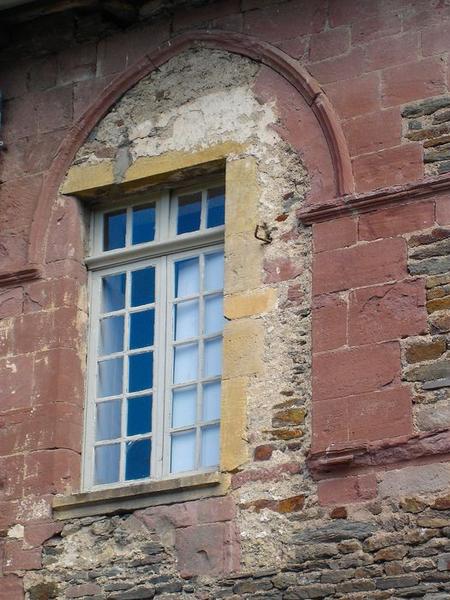 cour intérieure, détail d'une baie