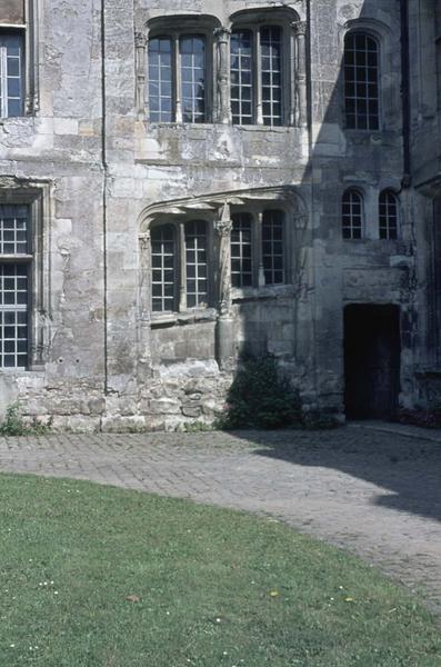 Façade sur cour, fenestrage