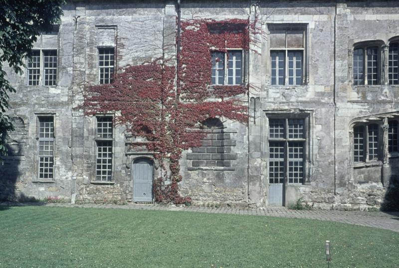 Façade sur cour, fenestrage