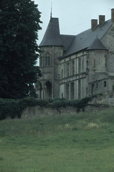 Rotonde de la chapelle et façade vues en perspective