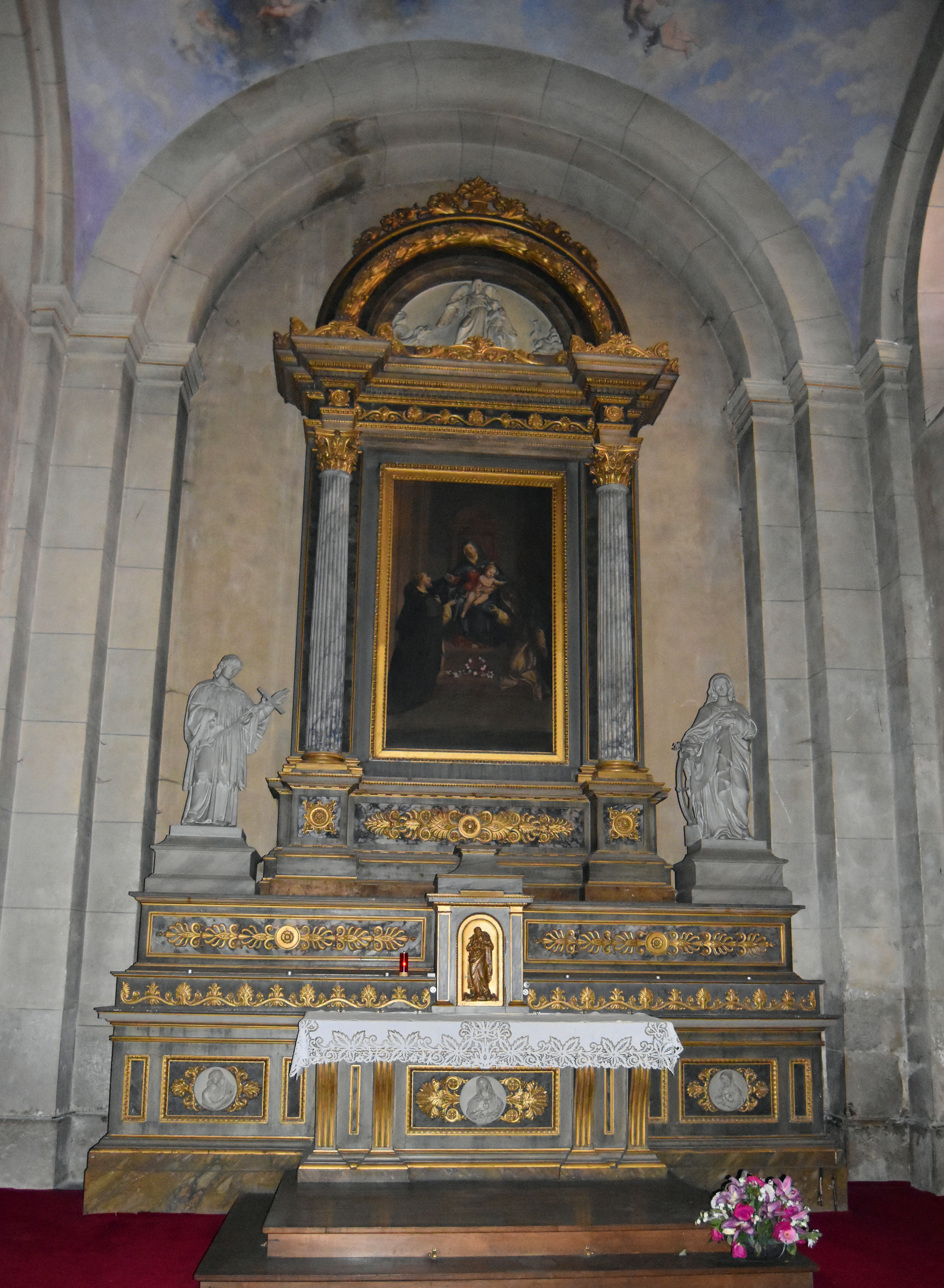 retable du Rosaire avec son tableau : Vierge du Rosaire, et deux statues : Saint Jean Népomucène et Sainte Catherine, vue générale - © Ministère de la Culture (France), Médiathèque du patrimoine et de la photographie, diffusion RMN-GP