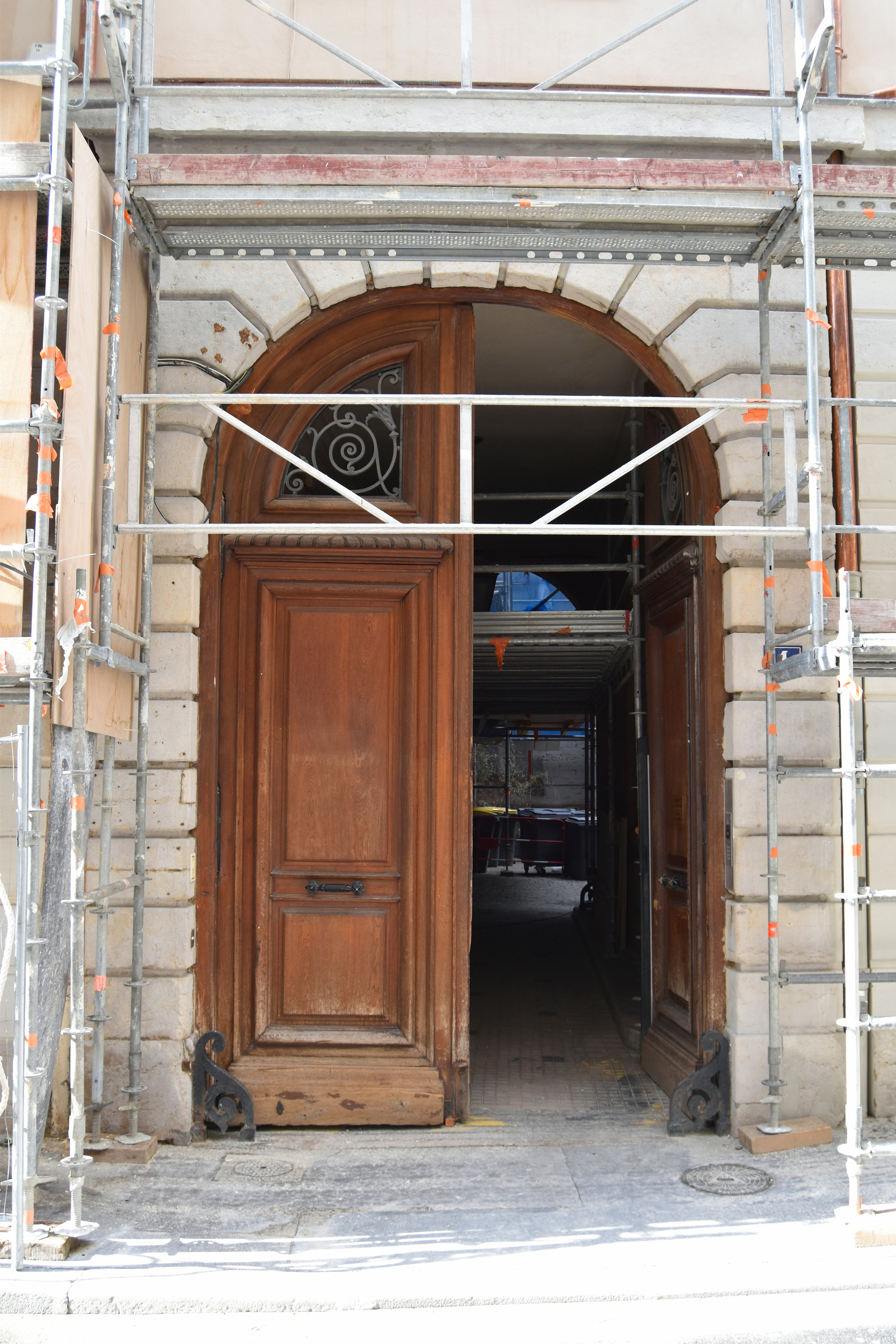 portail d’accès sur la rue Lintier, vue générale