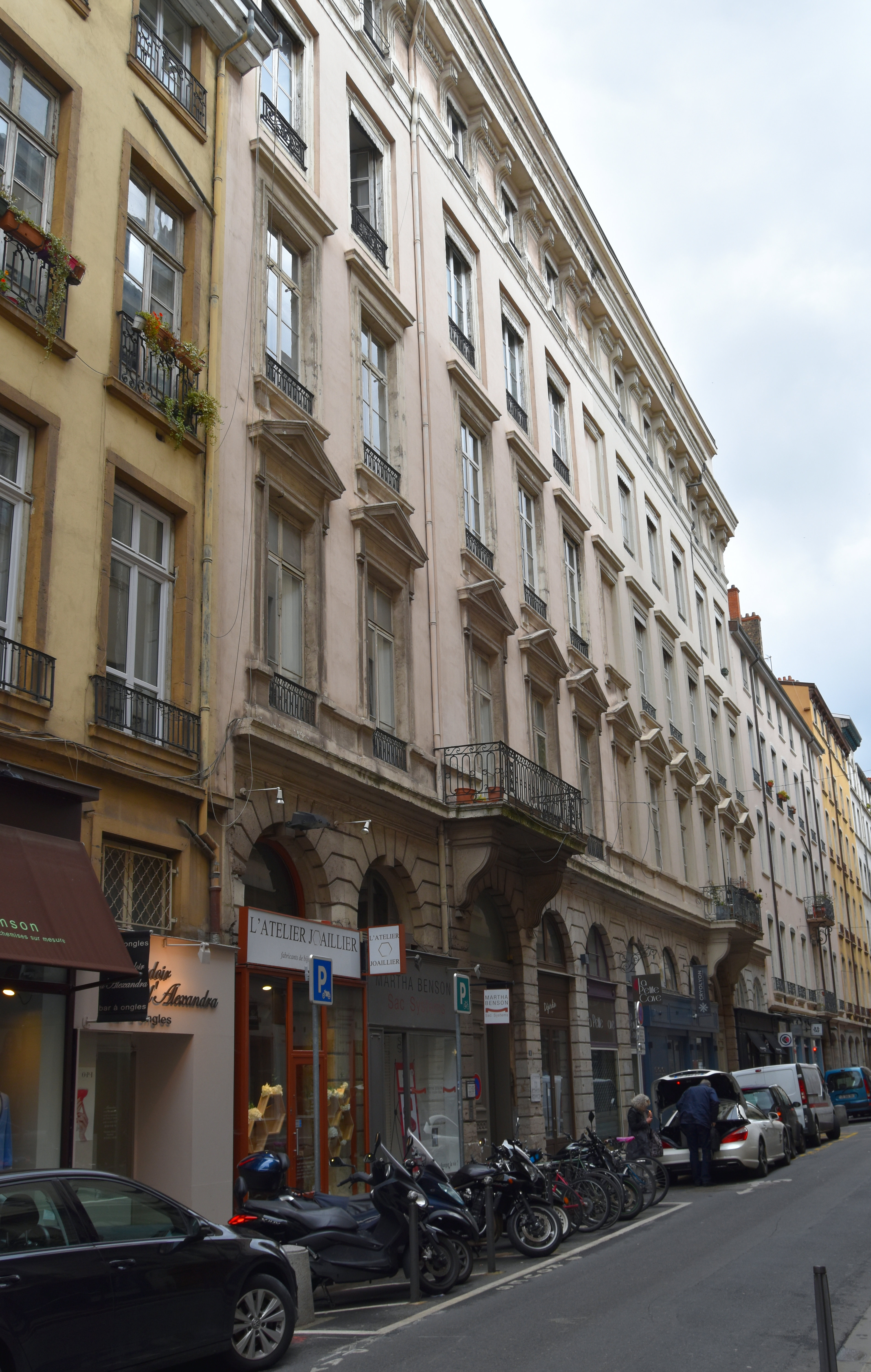 façade sur la rue du Plat, vue générale