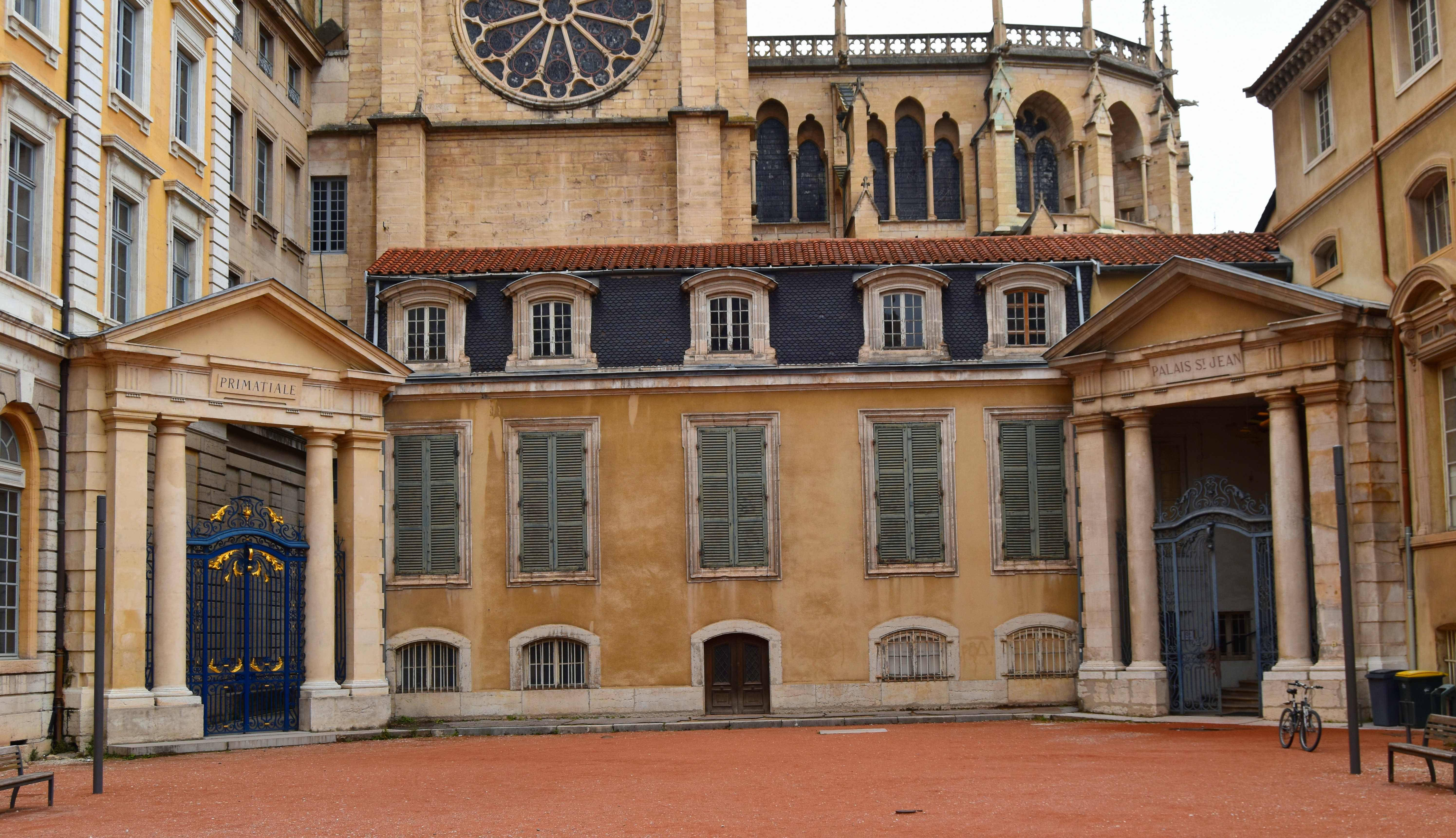 cour sud, façade sud, vue générale