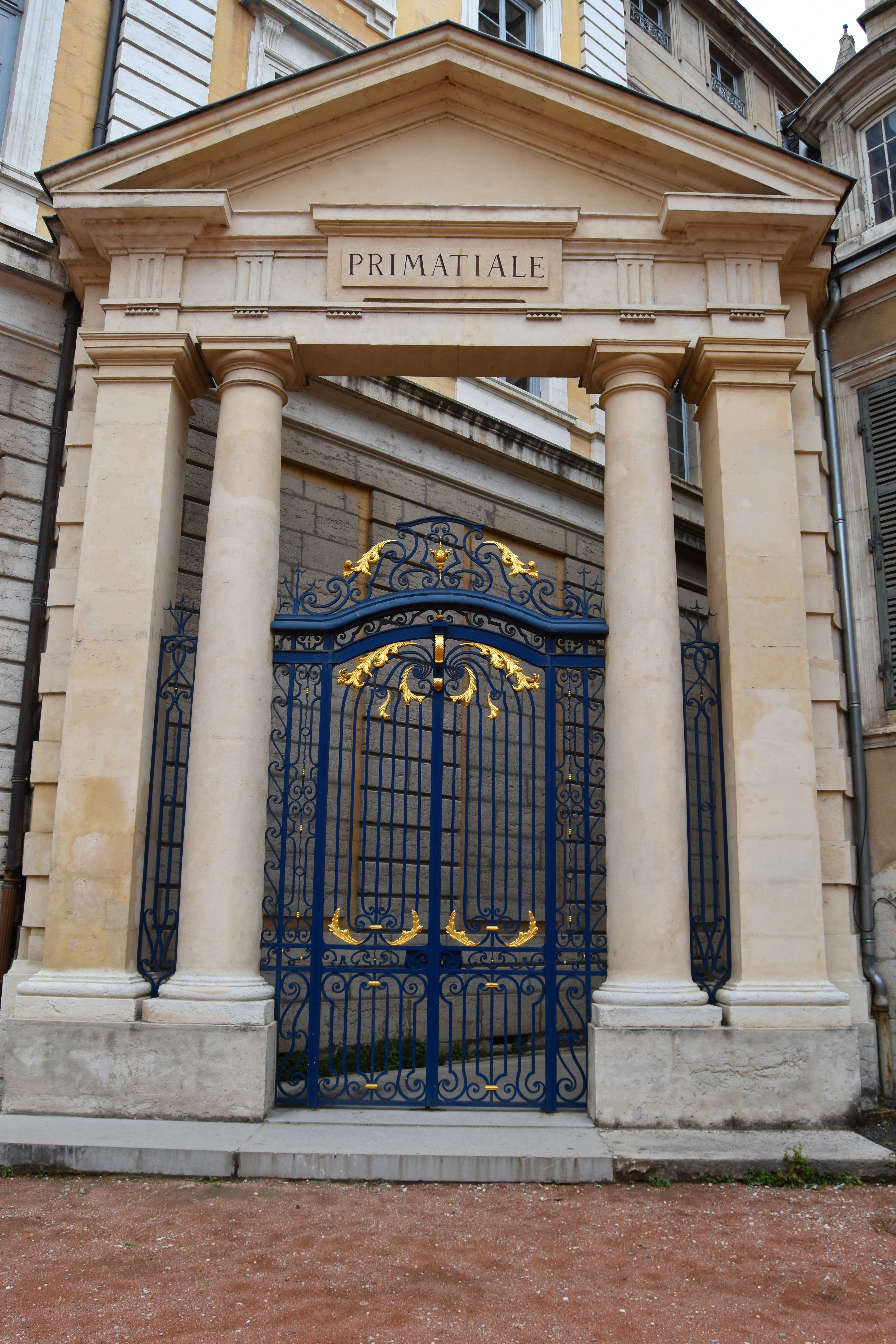 cour sud, porche ouest, vue générale