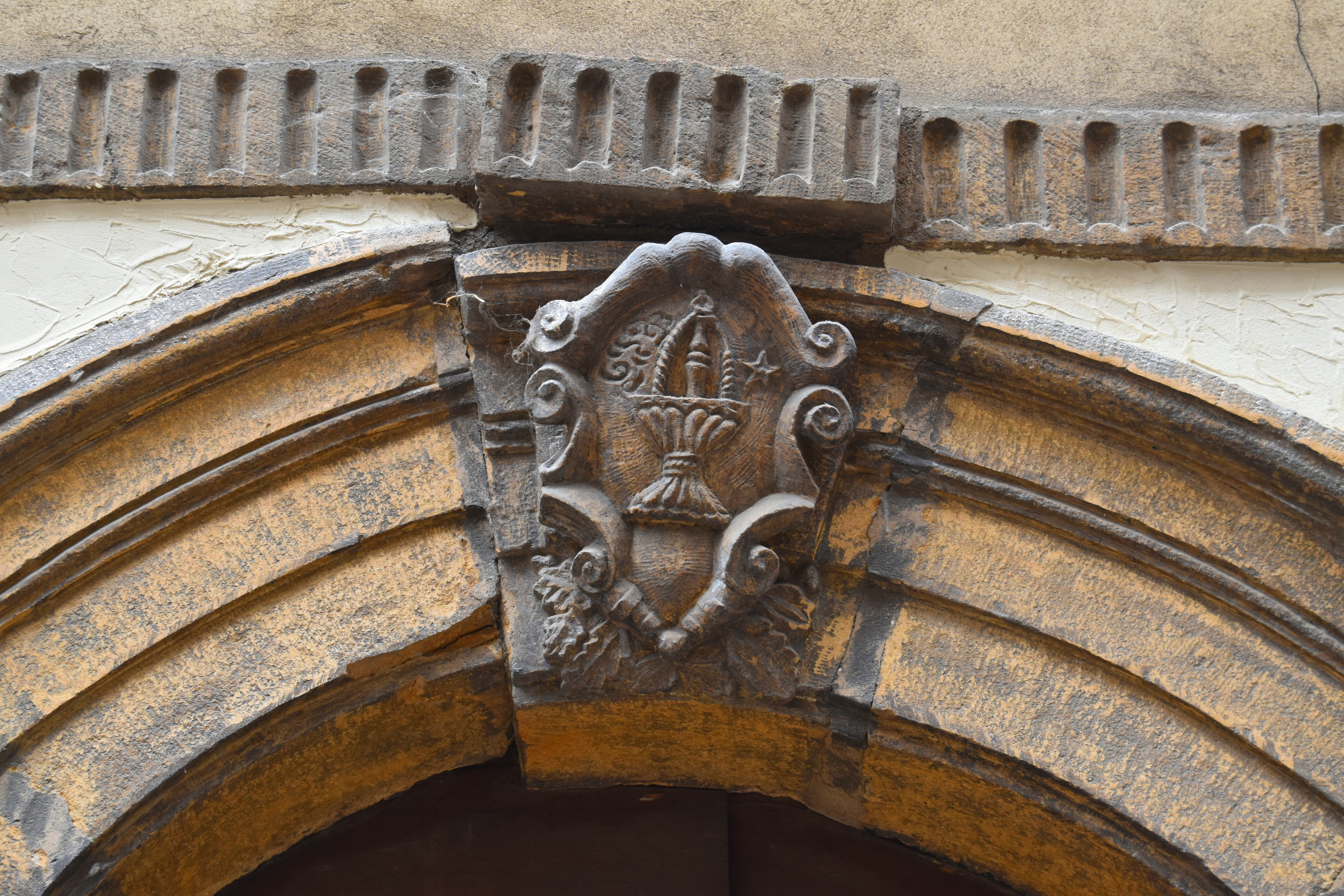 porte d’accès sur rue, détail