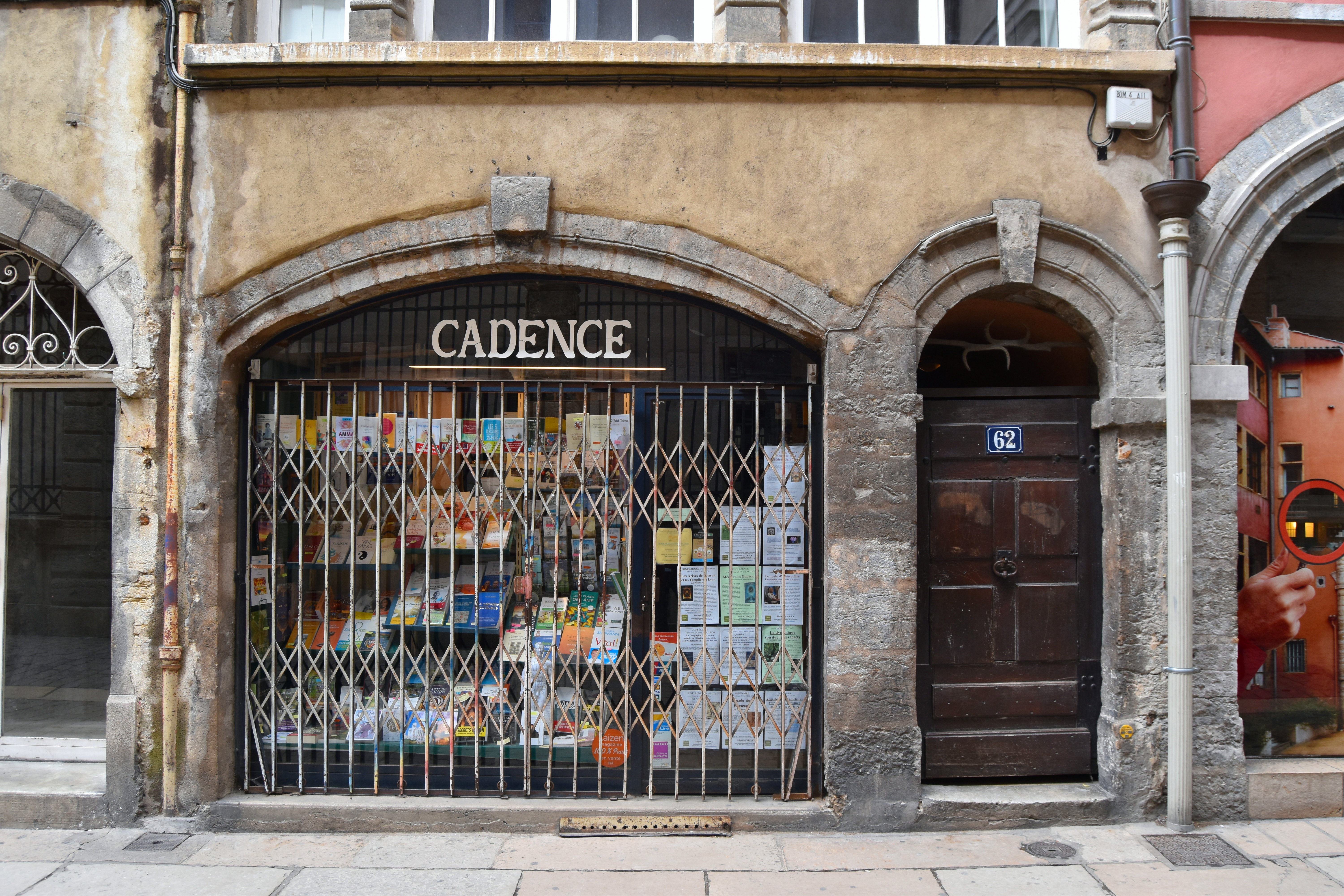 façade sur rue, rez-de-chaussée, vue générale