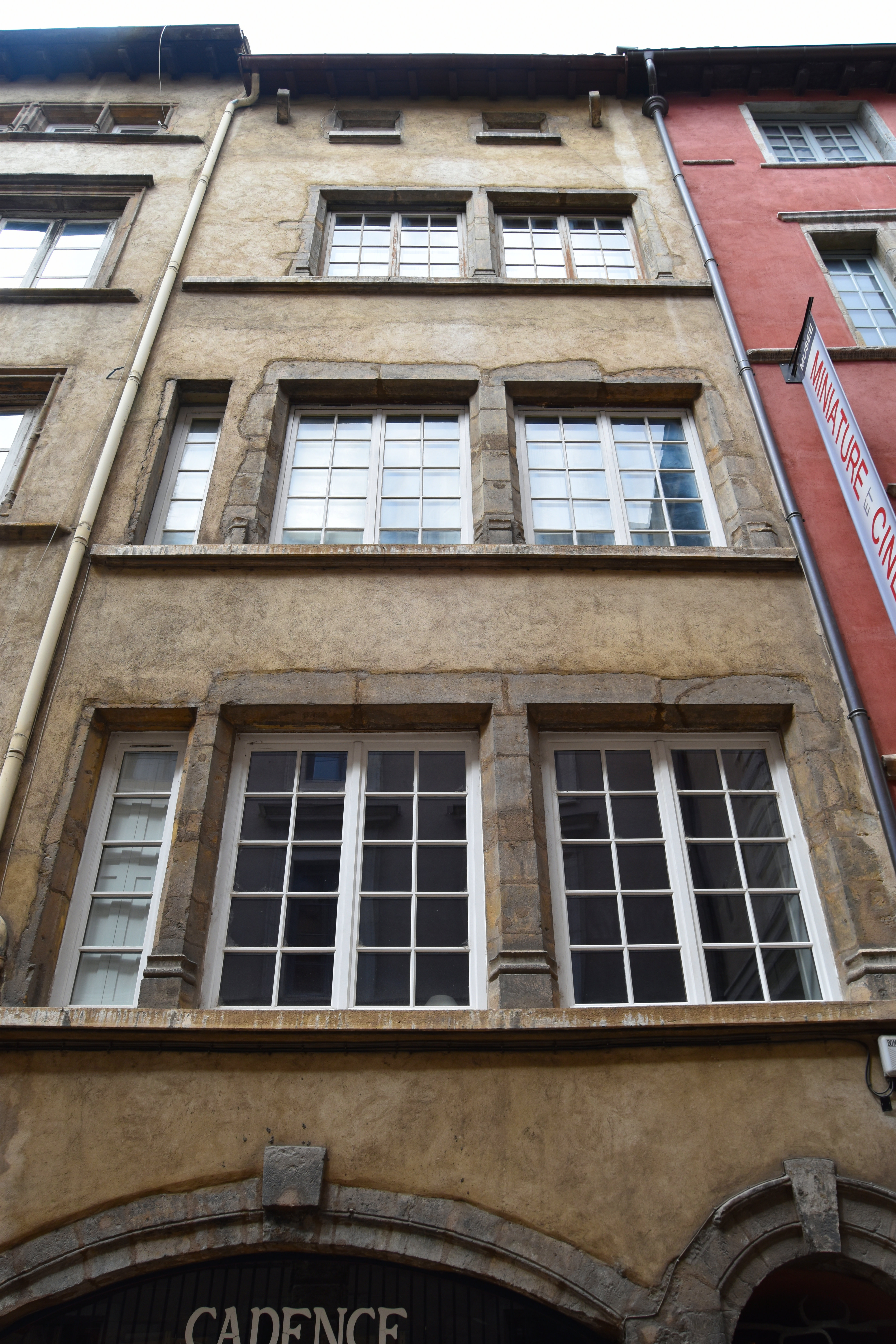 façade sur rue, vue générale