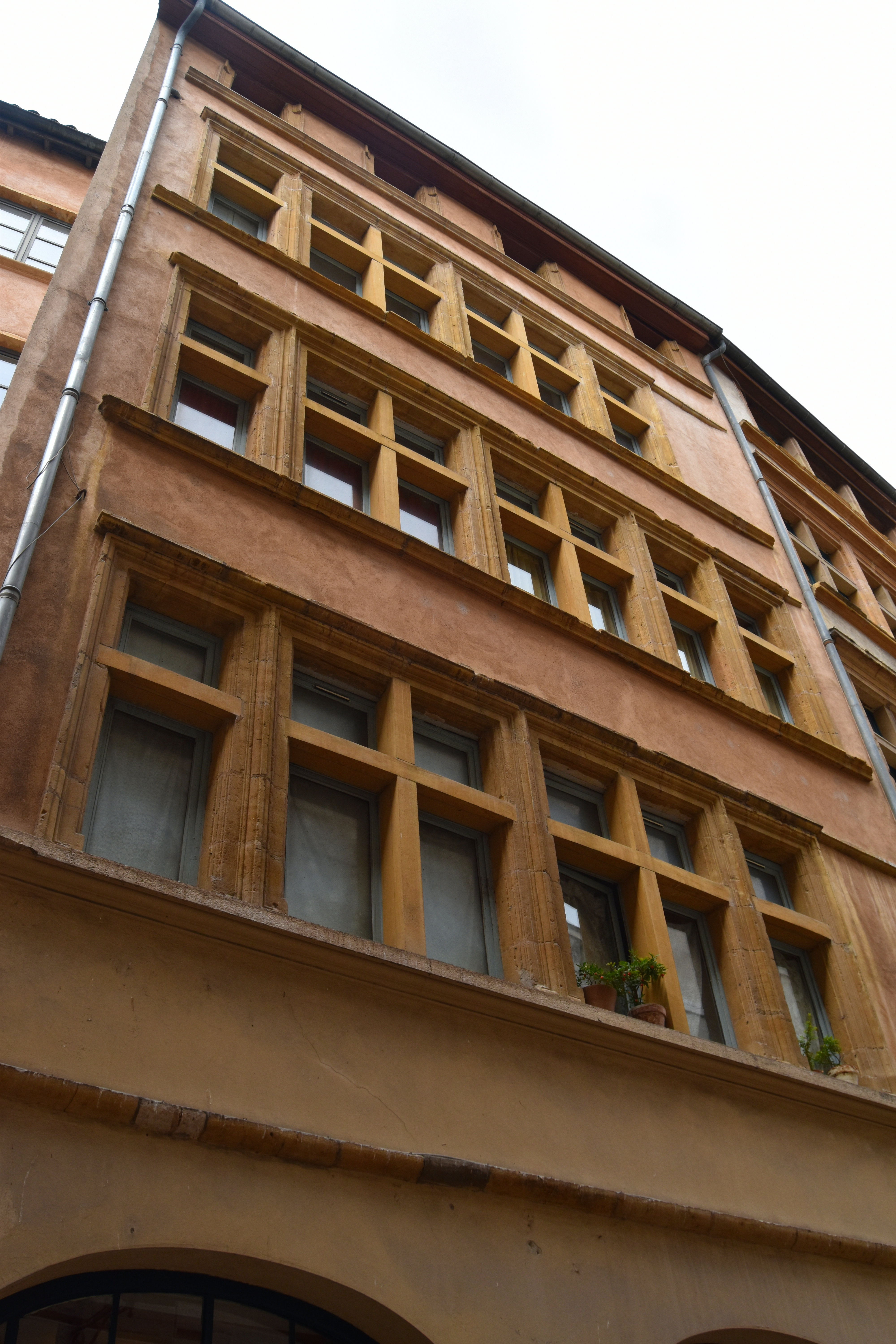 façade sur rue, vue générale