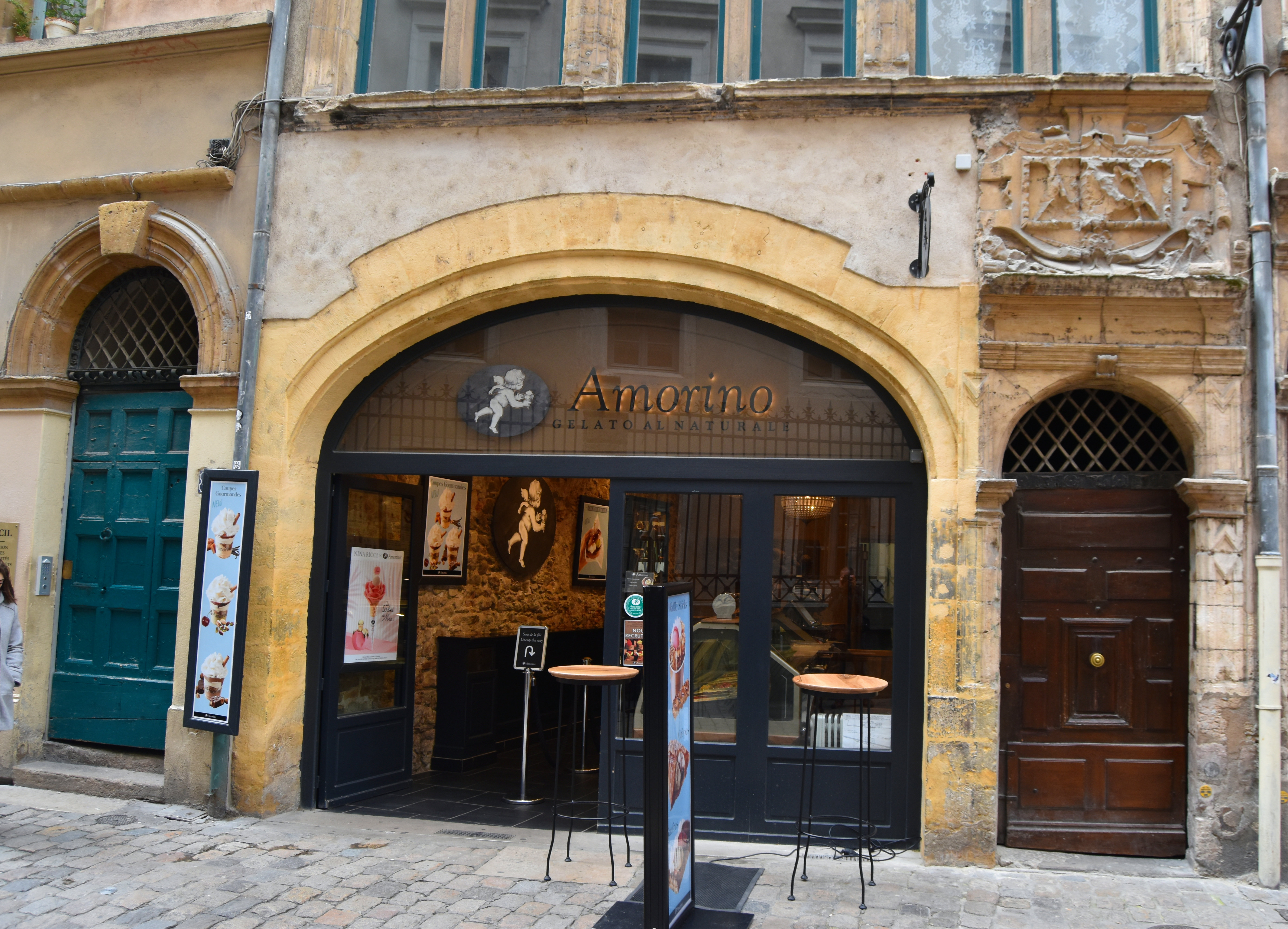 façade sur rue, rez-de-chaussée, vue générale