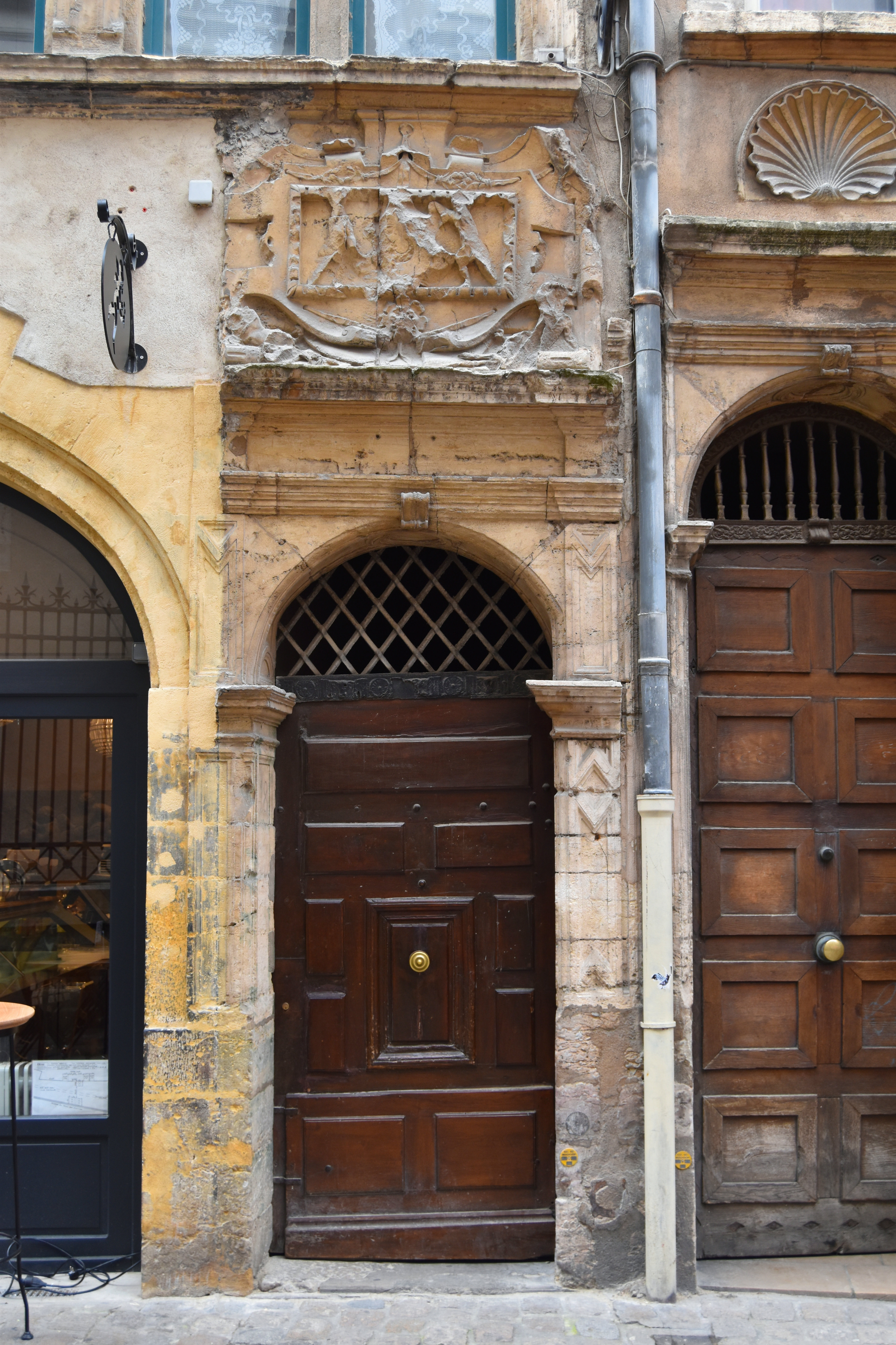 porte d’accès sur rue, vue générale