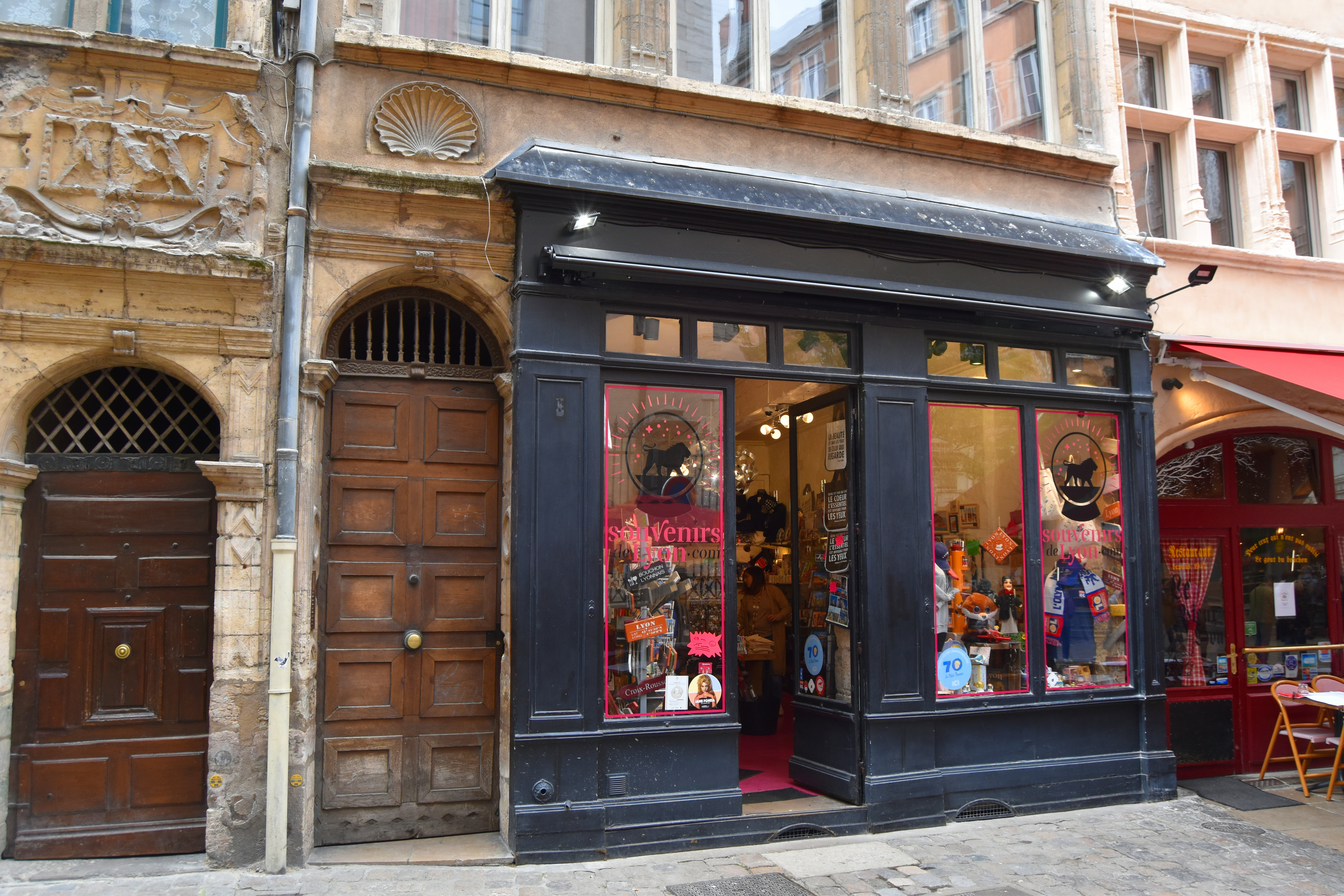 façade sur rue, rez-de-chaussée, vue générale