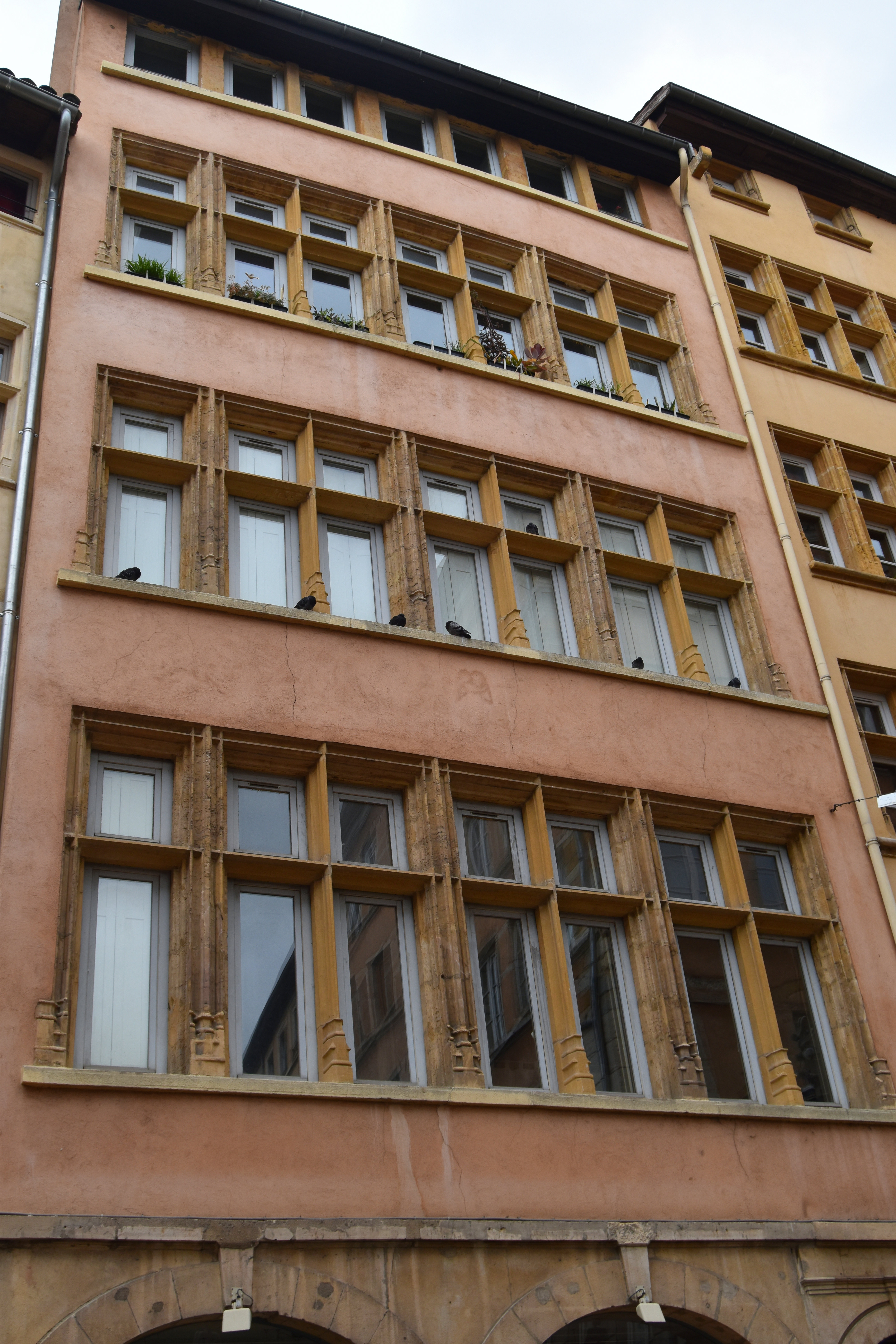 façade sur rue, vue générale