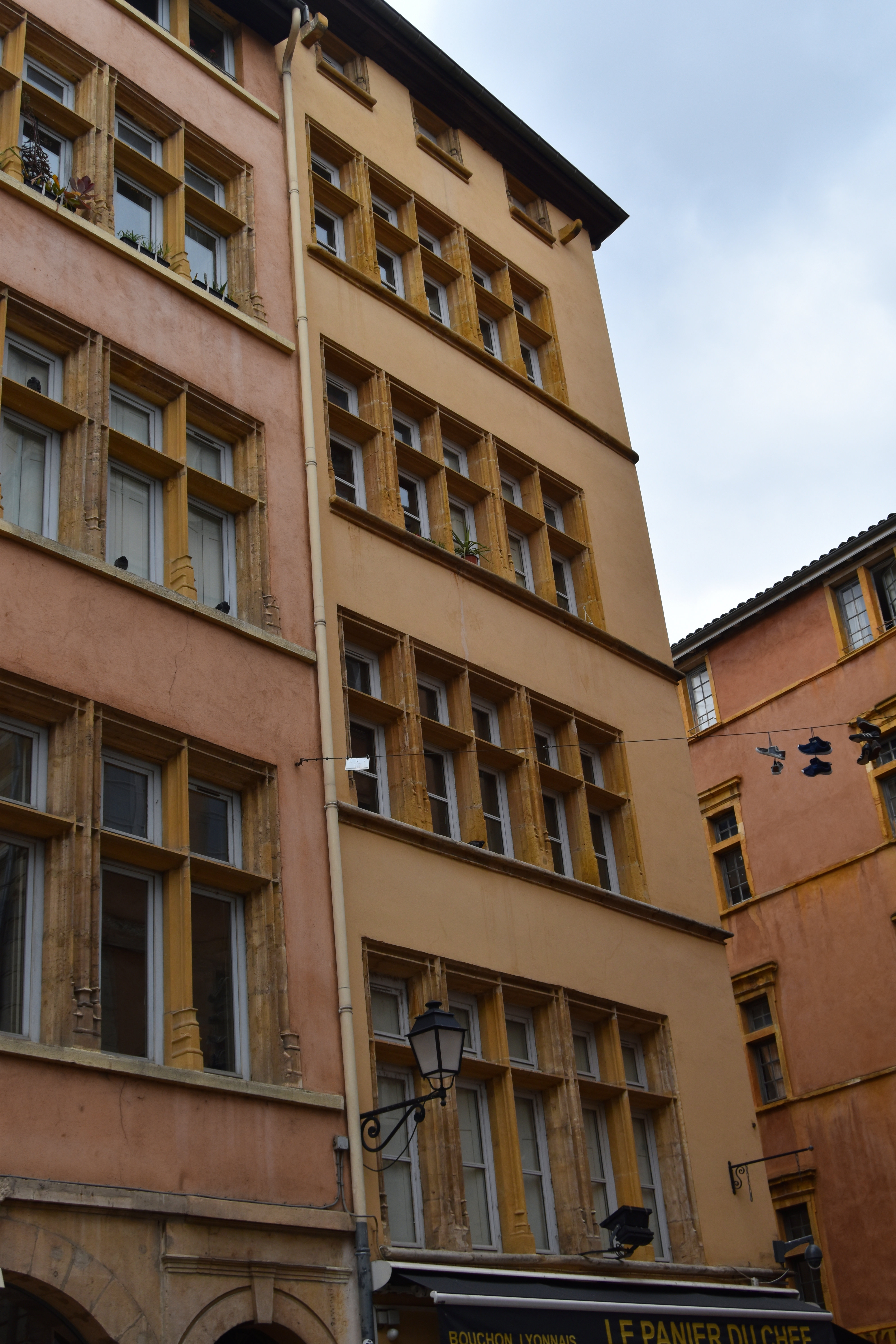 façade sur rue, vue générale