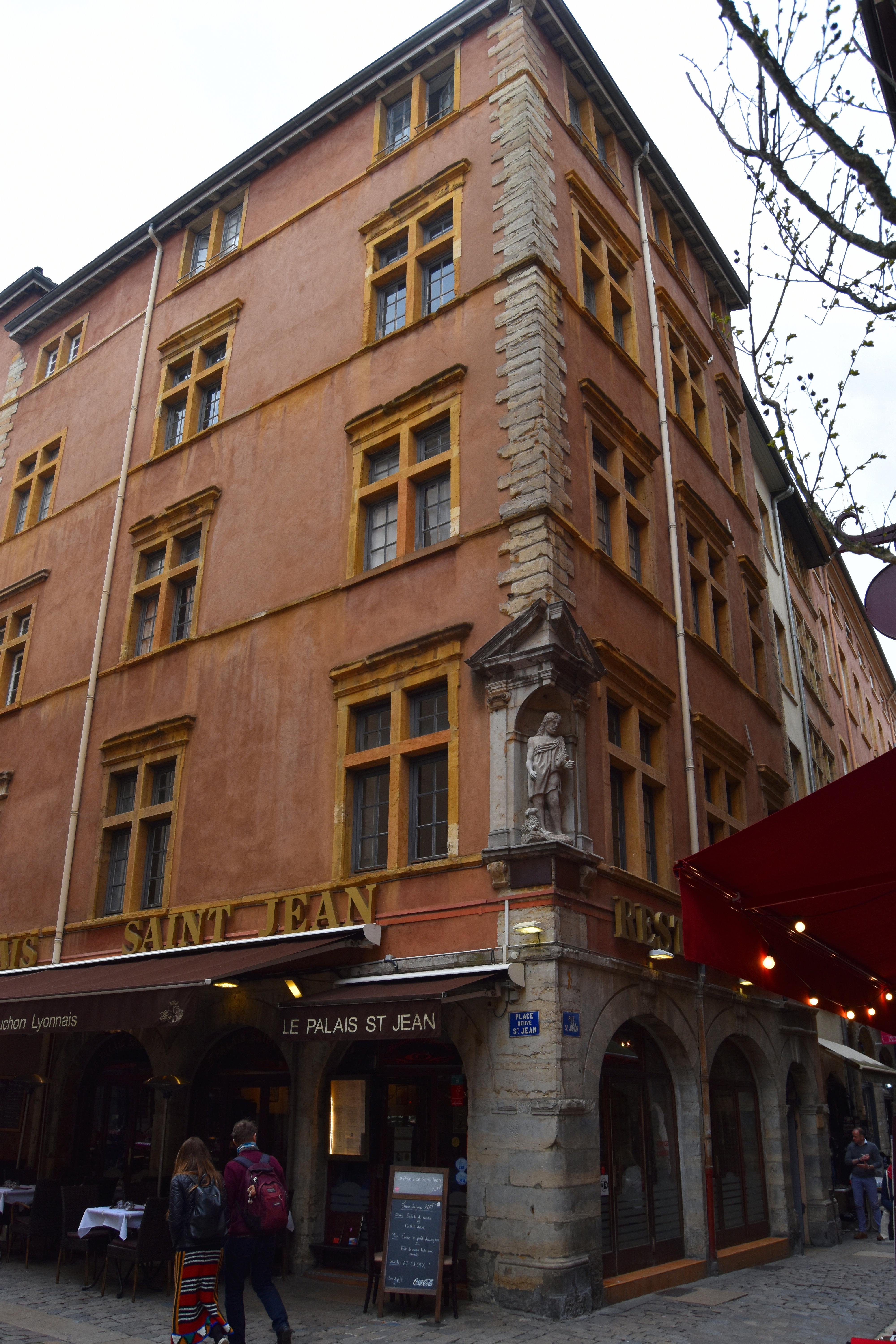 façades sur rue, vue générale