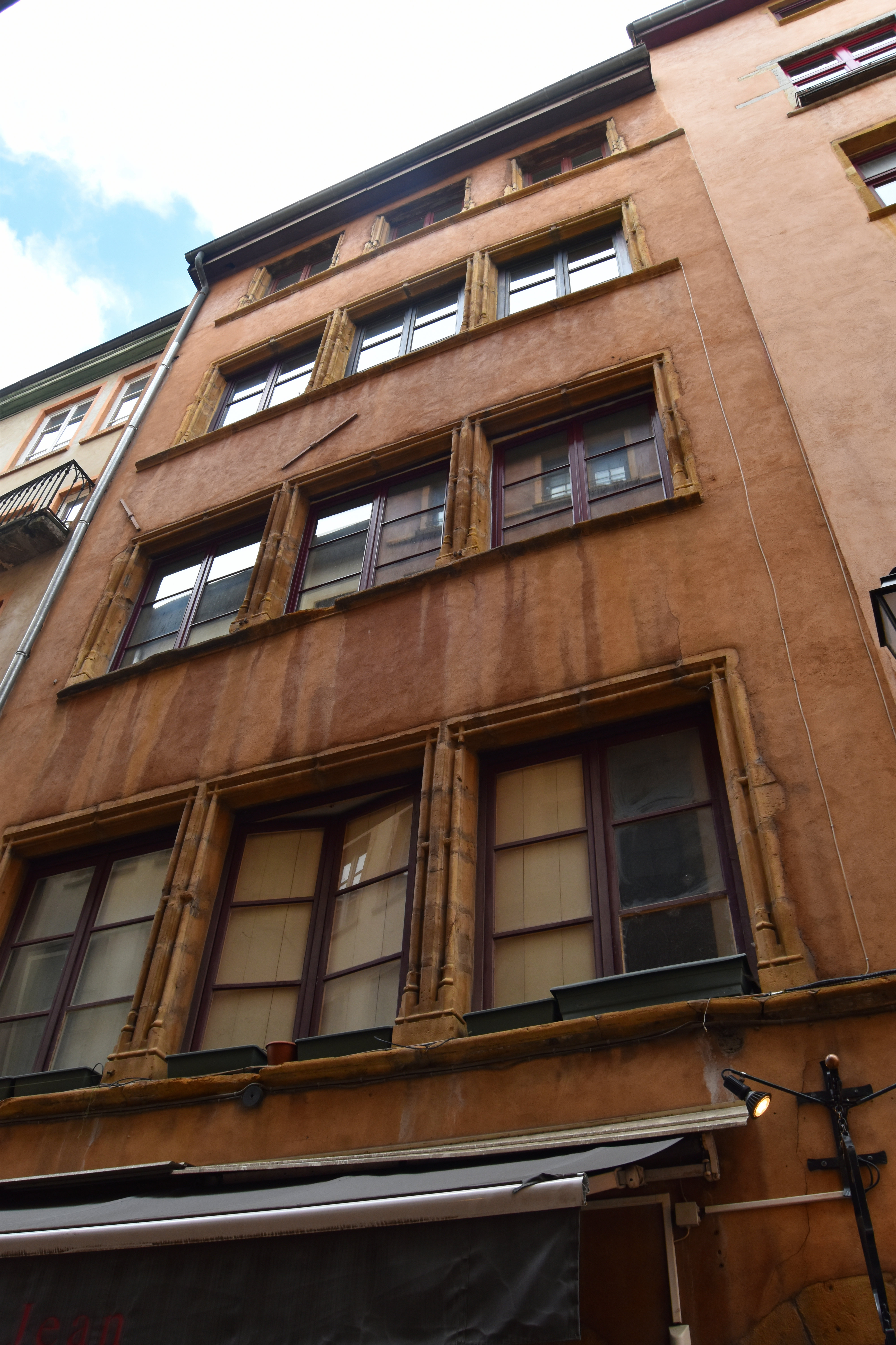 façade sur rue, vue générale