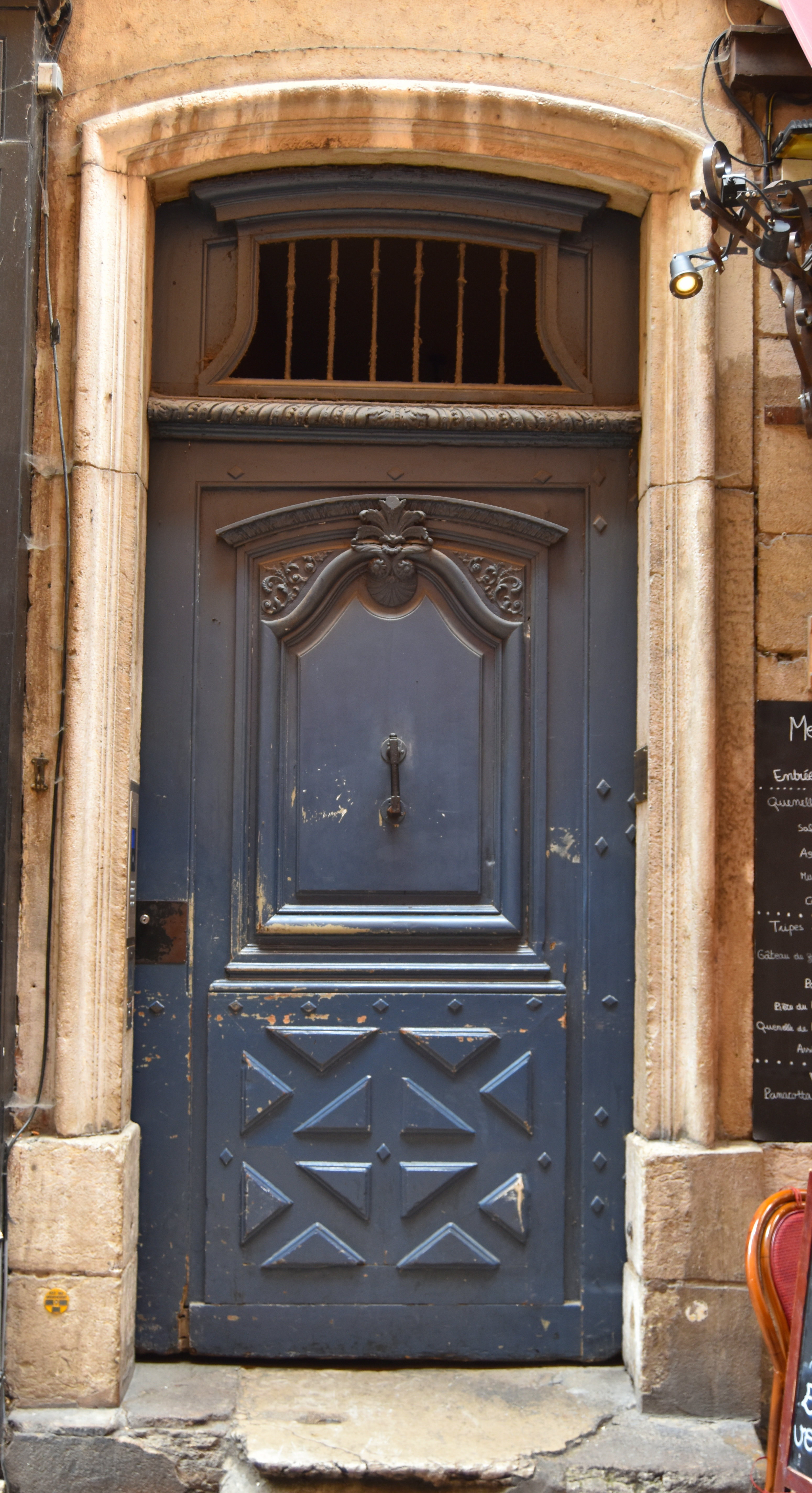 porte d’accès sur rue, vue générale