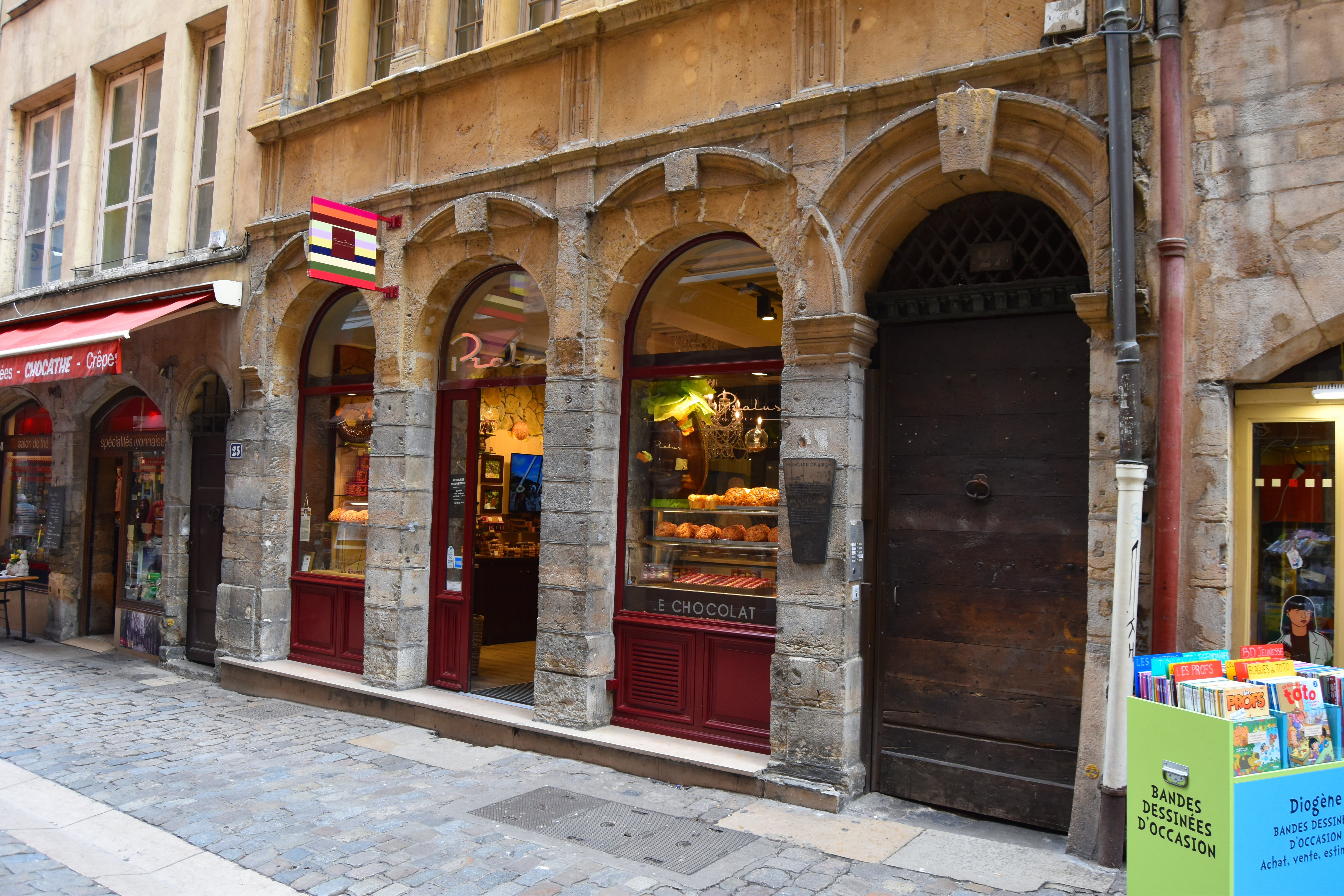 façade sur rue, rez-de-chaussée, vue générale