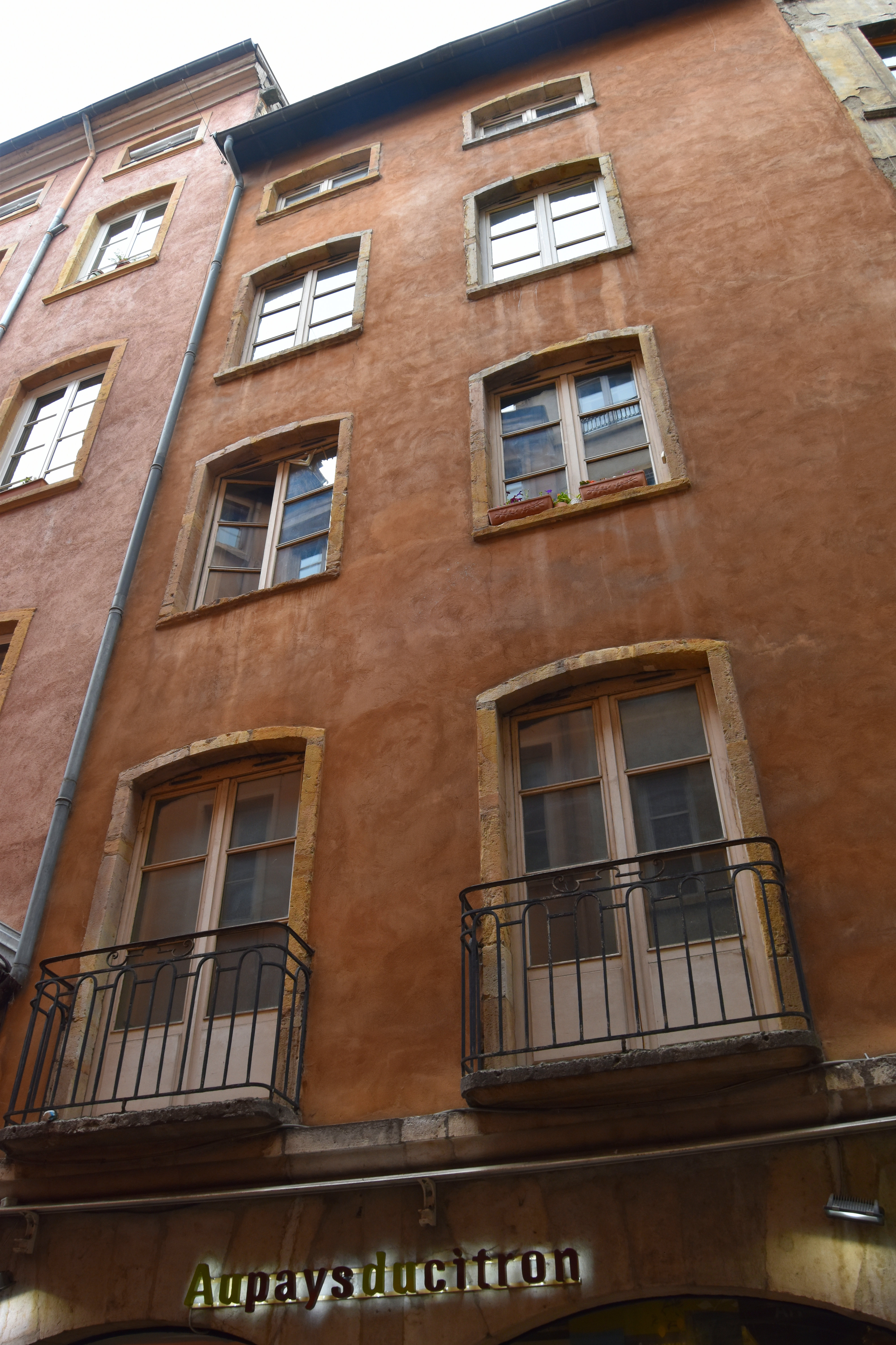 façade sur rue, vue générale