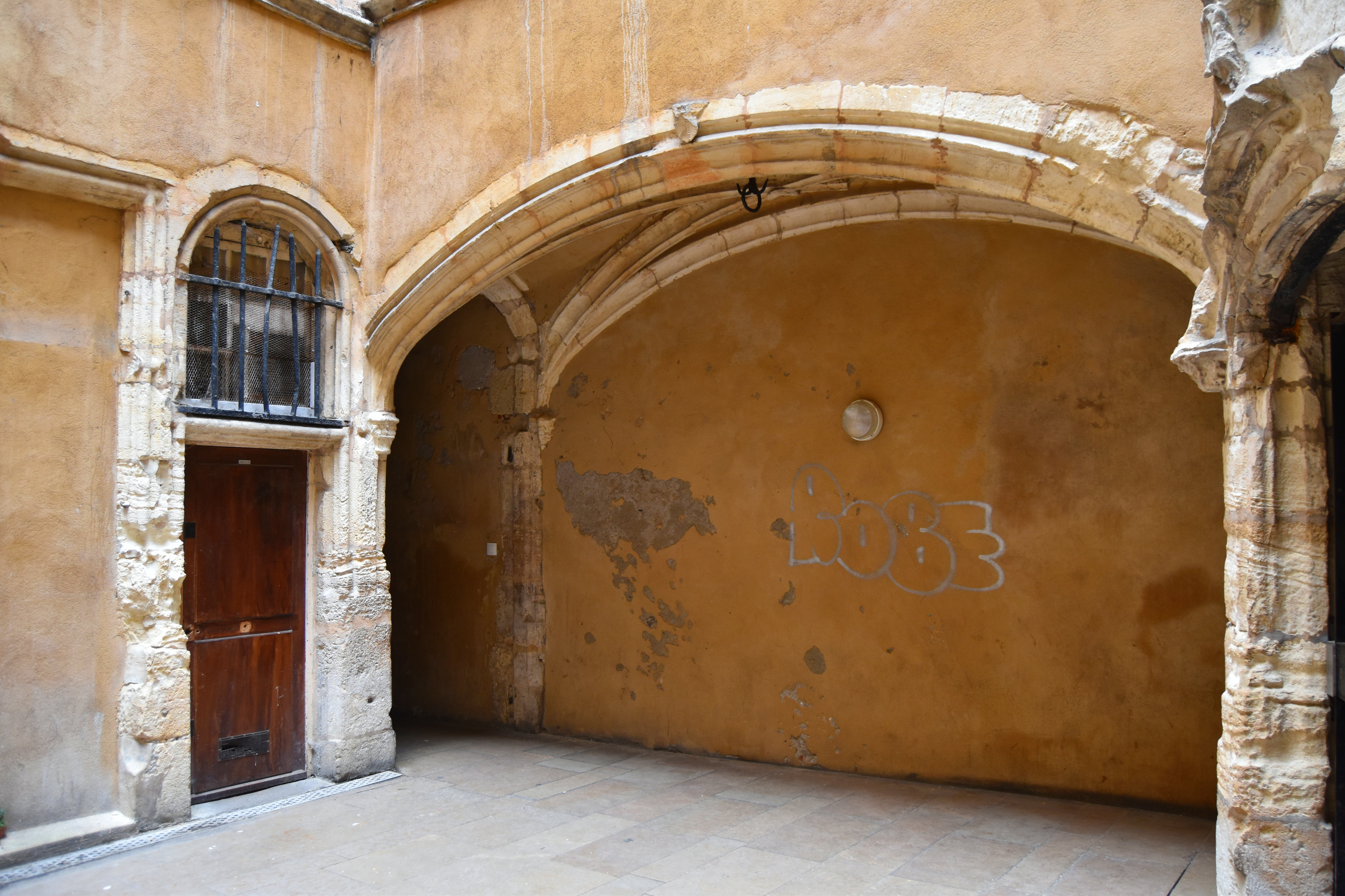 cour intérieure, vue partielle