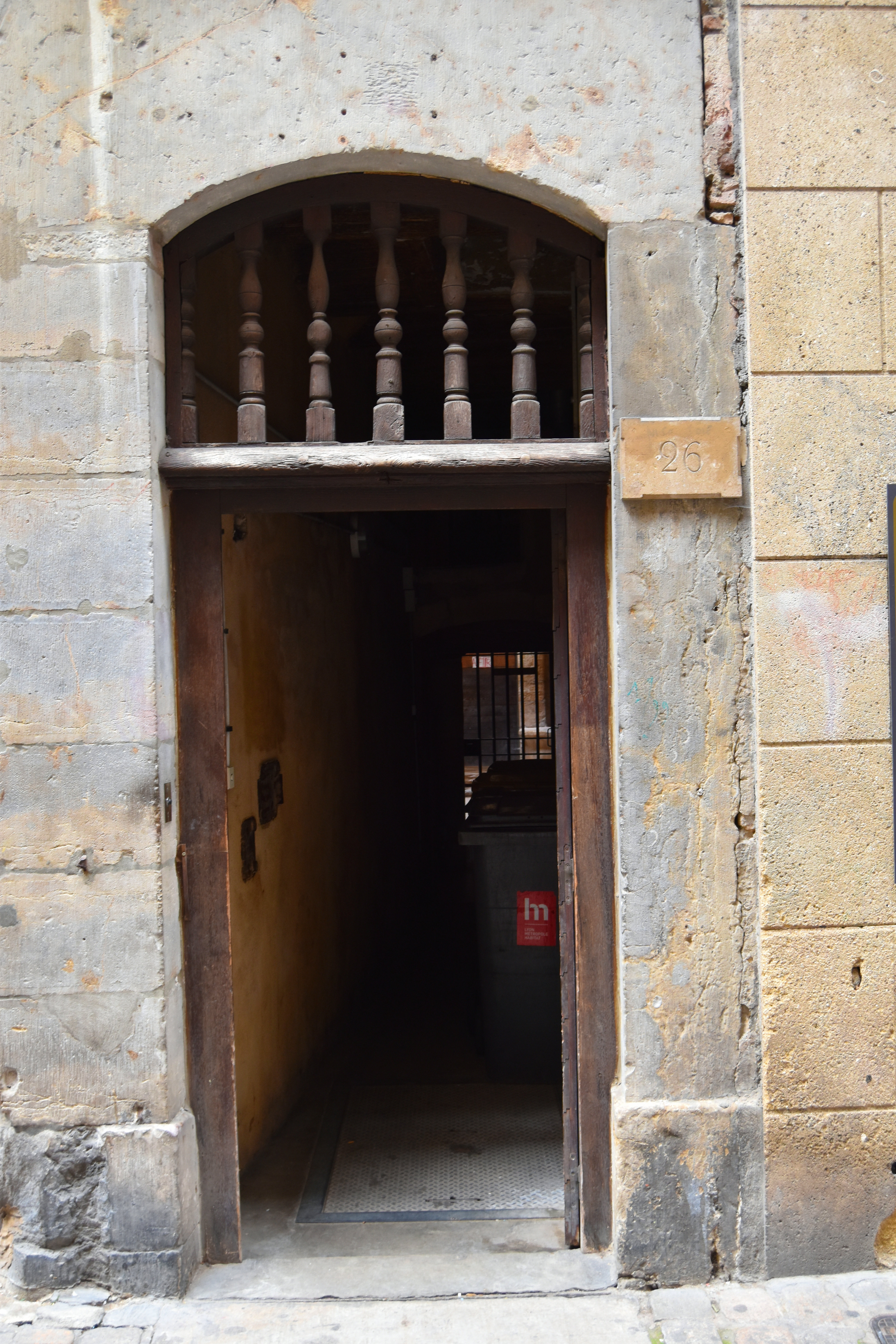 porte d’accès sur rue, vue générale