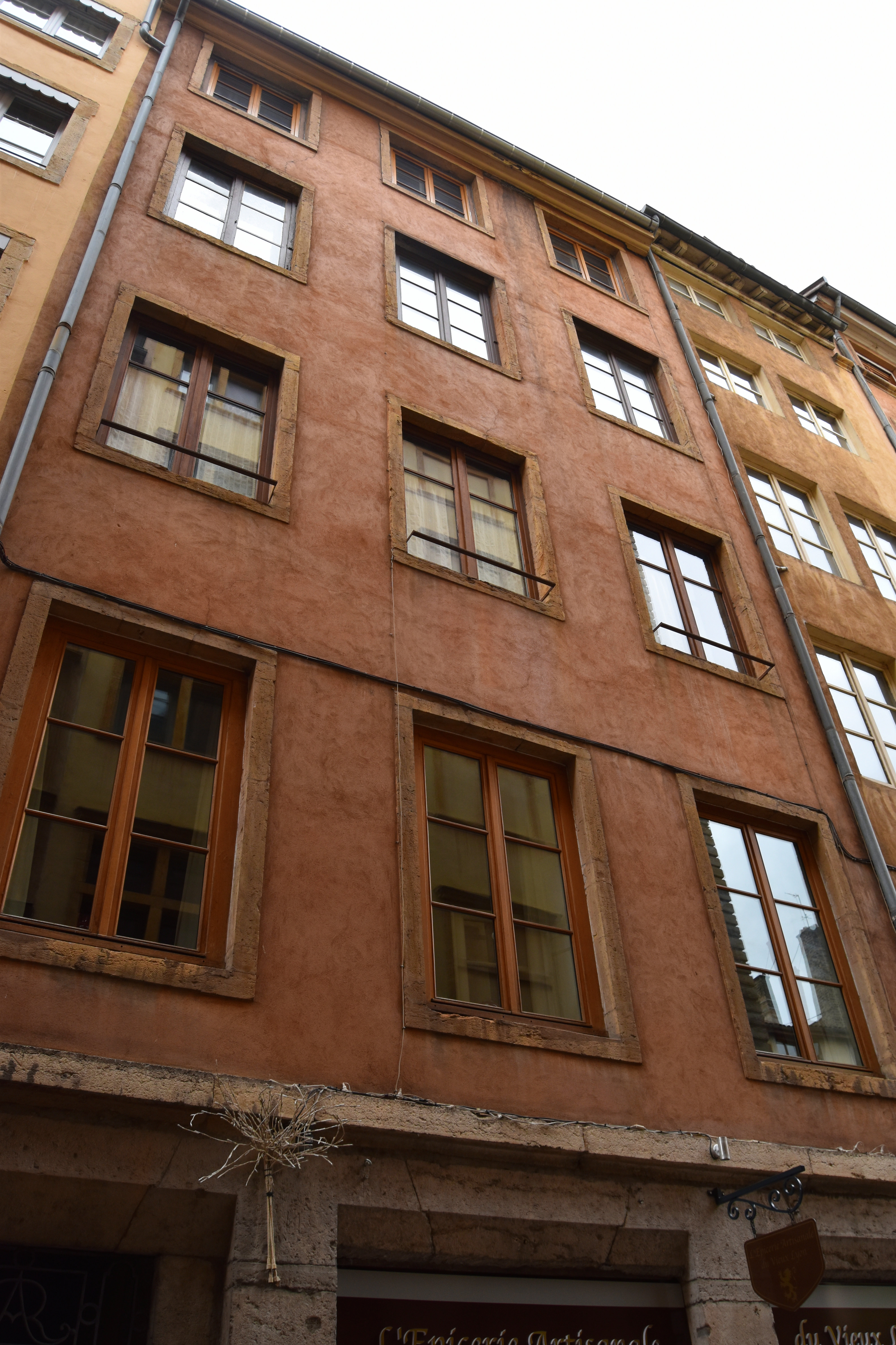 façade sur rue, vue générale