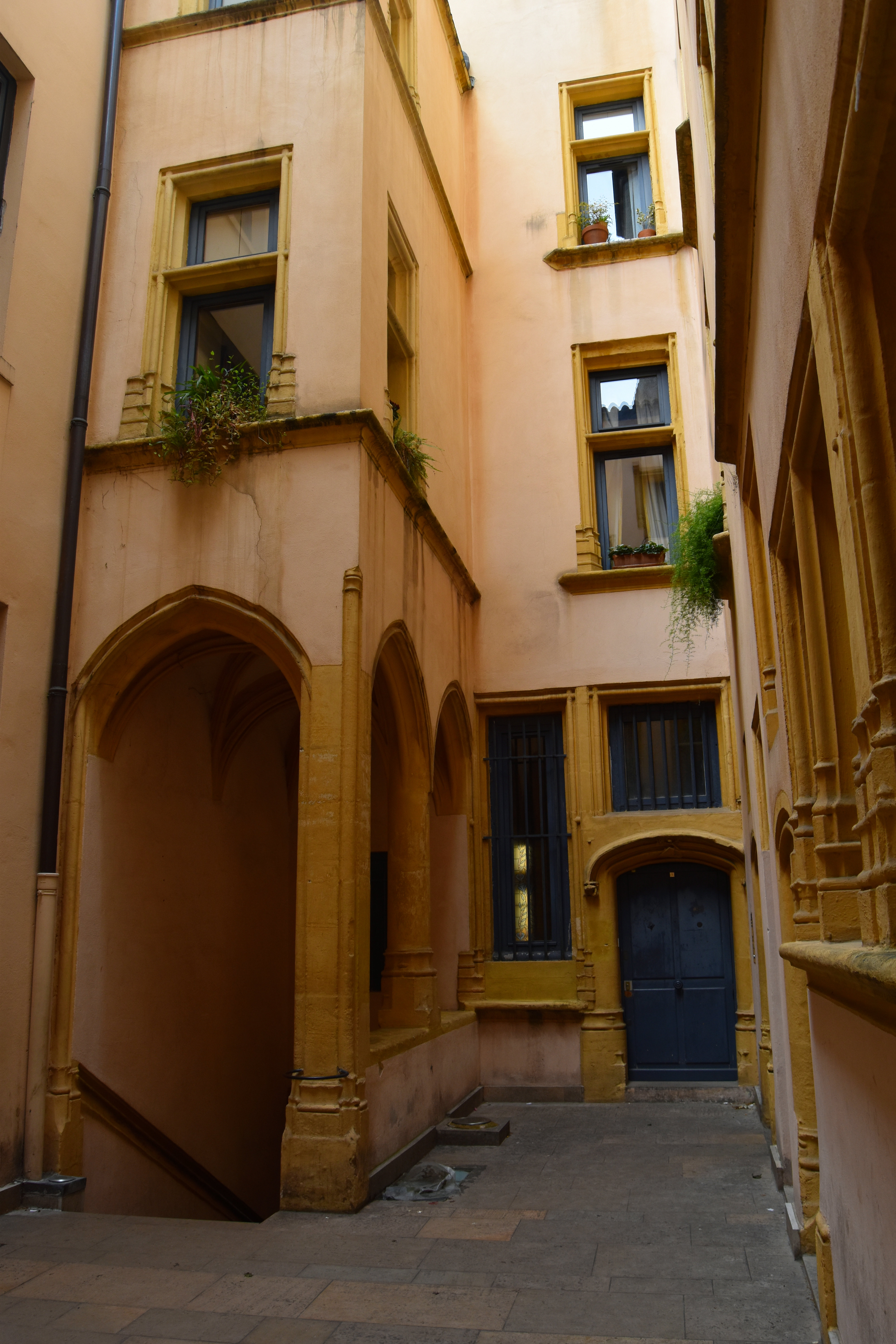 cour intérieure, vue générale