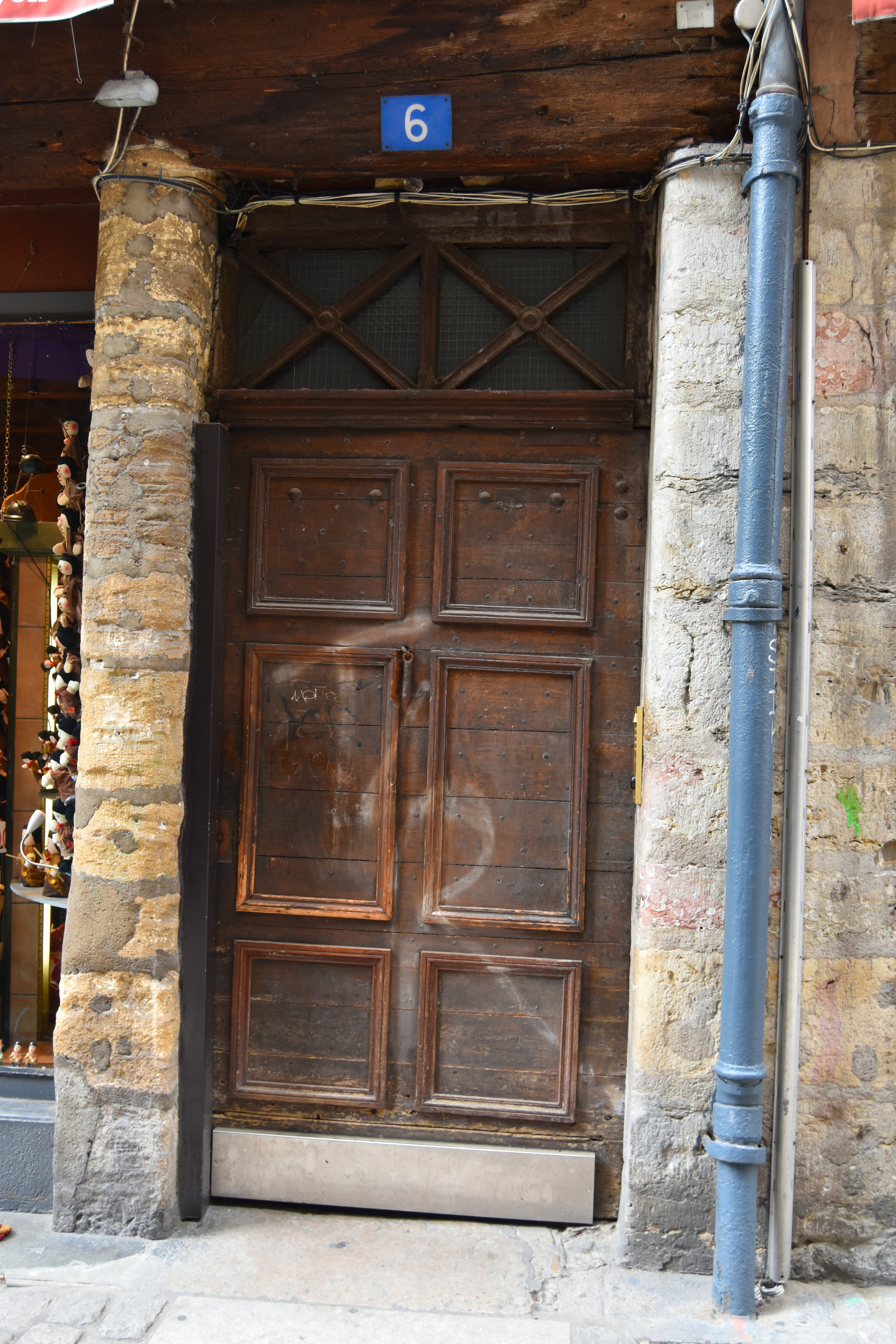 porte d’accès sur rue, vue générale